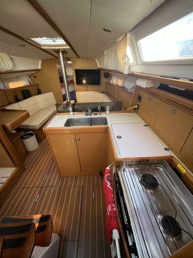 2009 Jeanneau 36i - Image 10