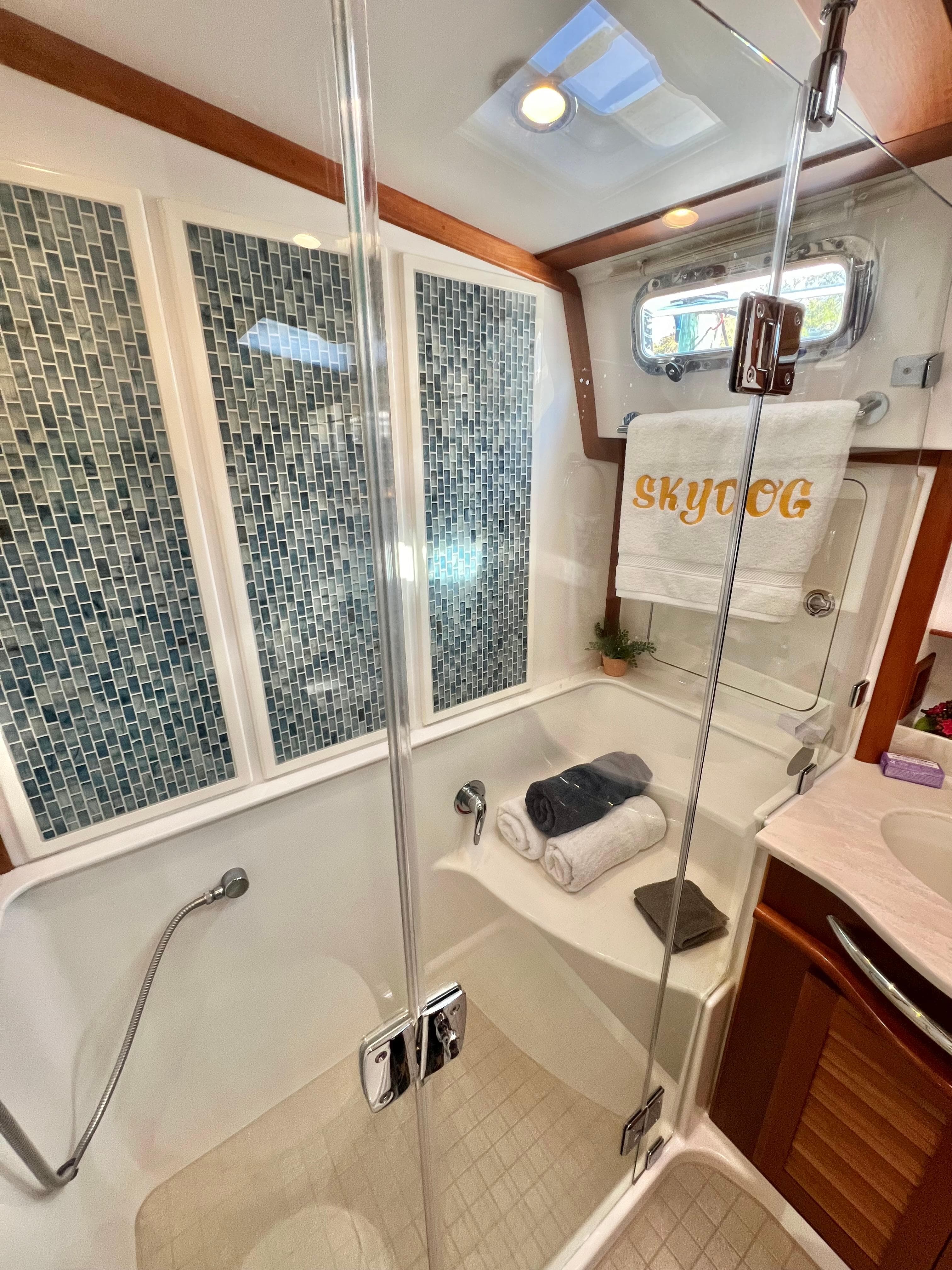 Luxurious bathroom in Sabre 48 Salon Express yacht, 2017 model.