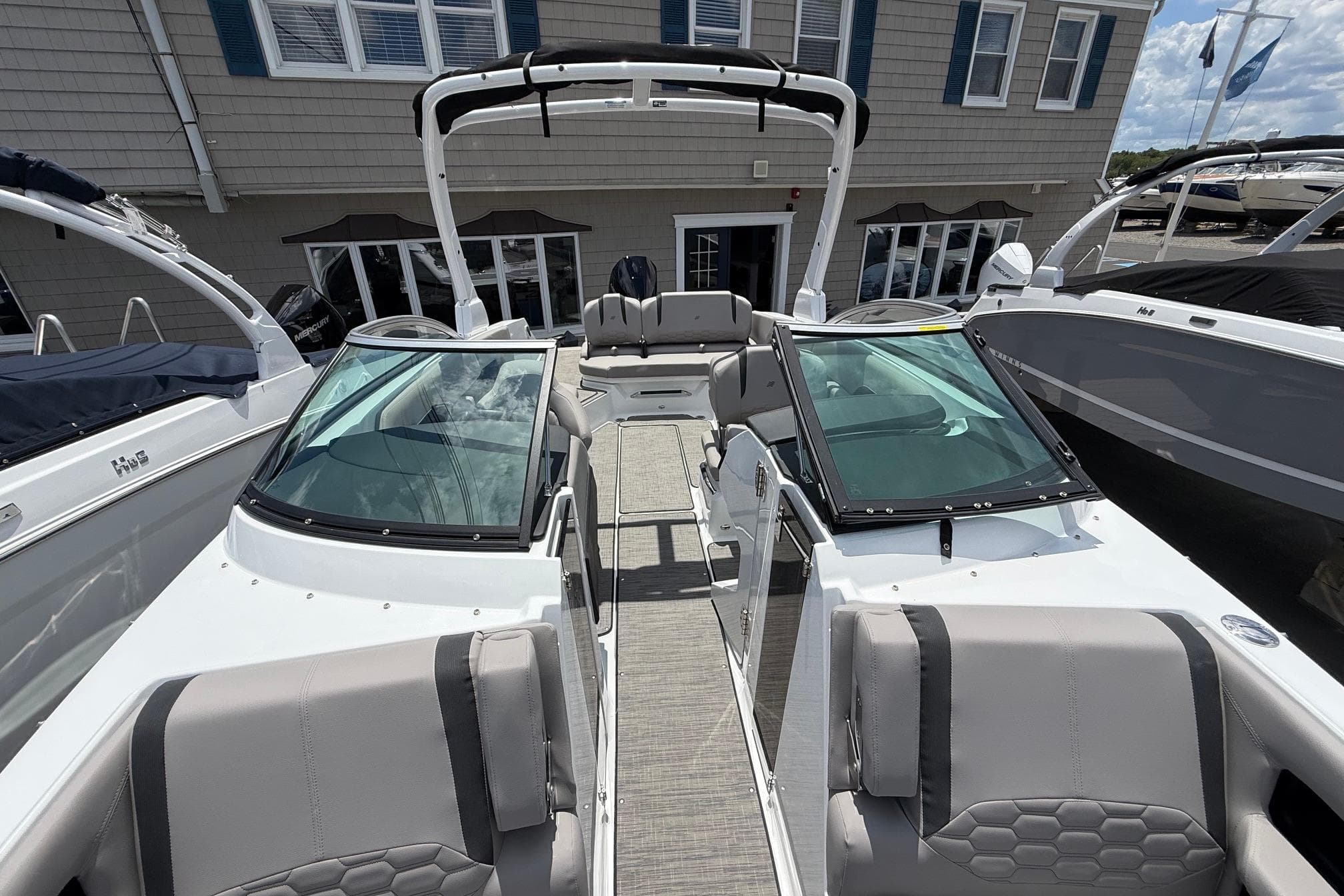 Interior view of the 2026 Four Winns H6 OB boat.
