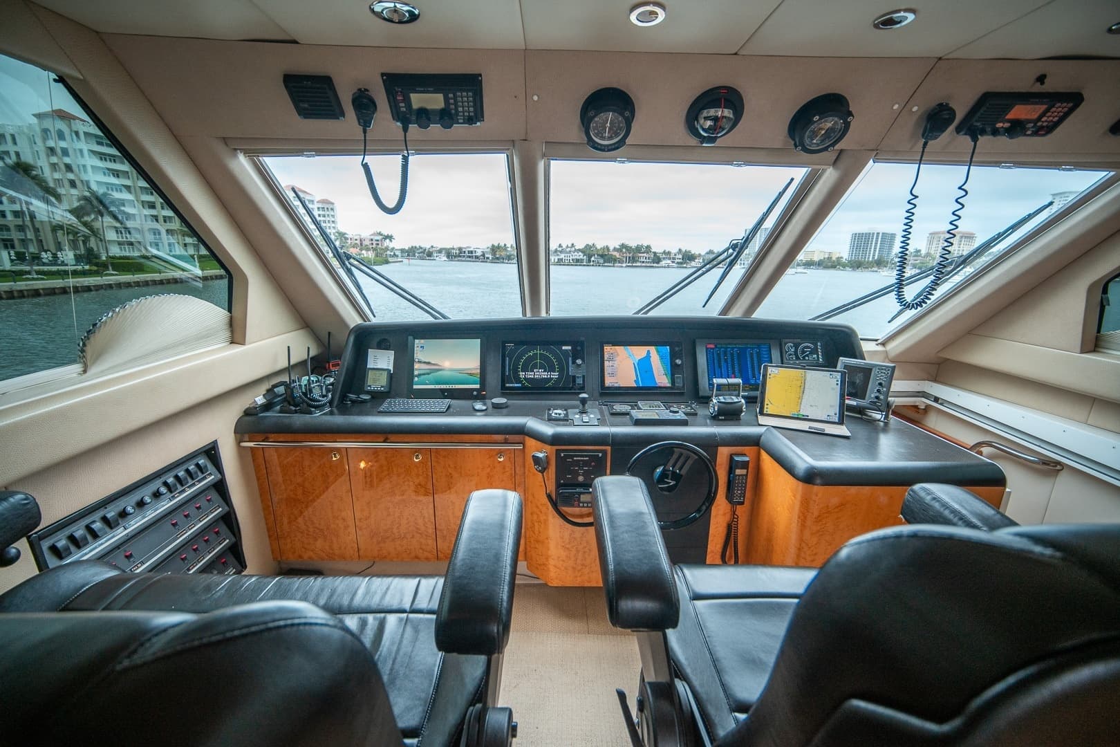 2000 Lazzara Yachts 76 Skylounge - Image 56