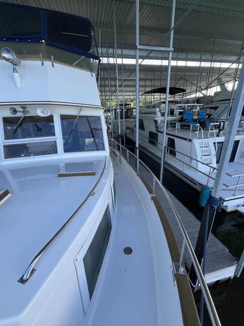 1987 Grand Banks 49 Motor Yacht - Image 14