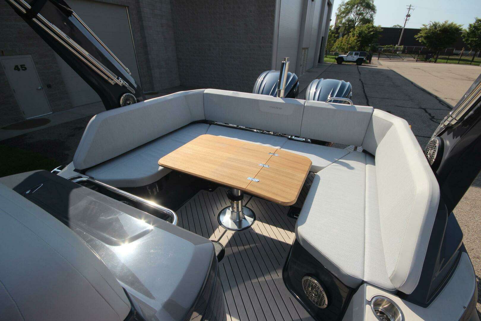 2024 Zodiac Medline 9 NEO - Image 10
