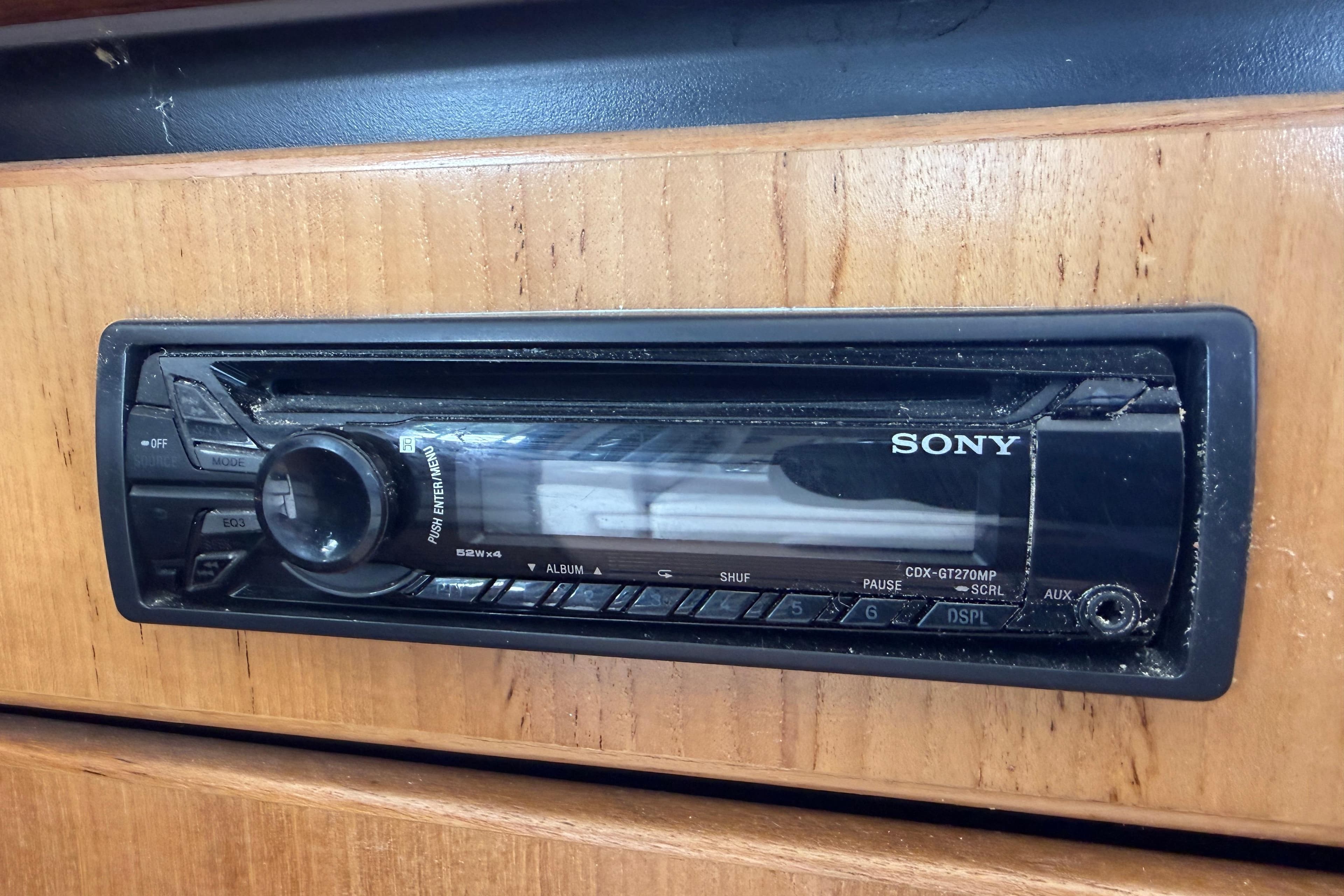 Sony CDX-GT270MP stereo installed in 1998 Bayliner 3788 Command Bridge Motoryacht.