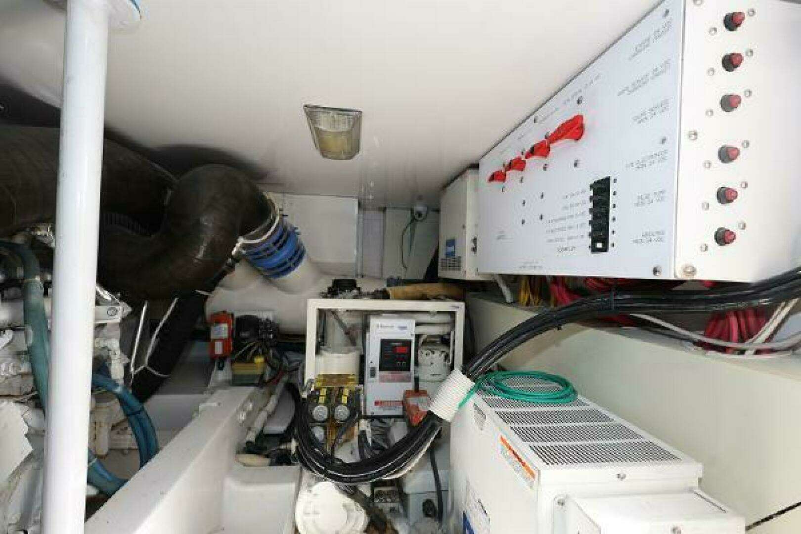 2005 Viking 52 Convertible - Image 38