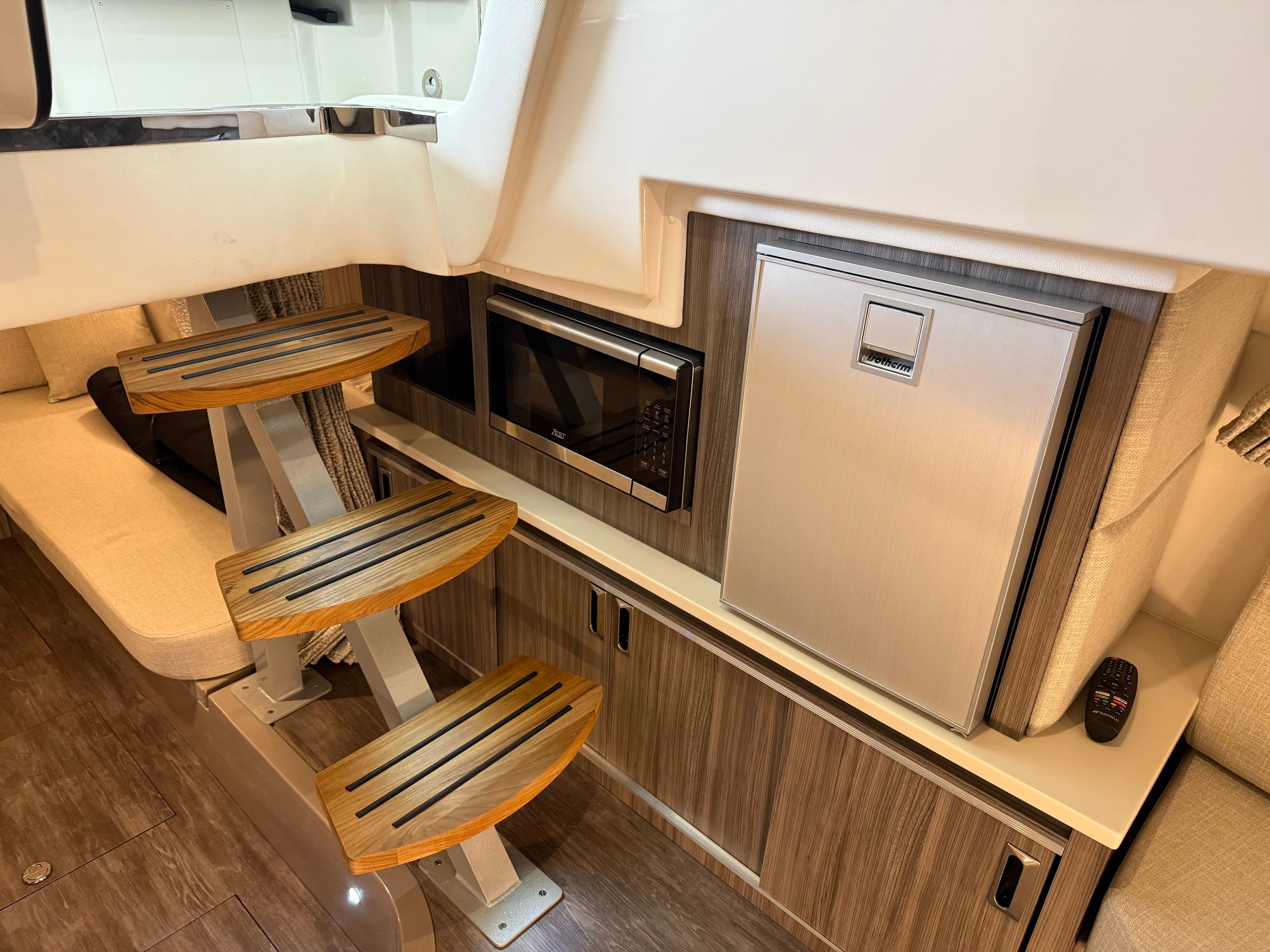 2026 Sea Ray Sundancer 320 - 11