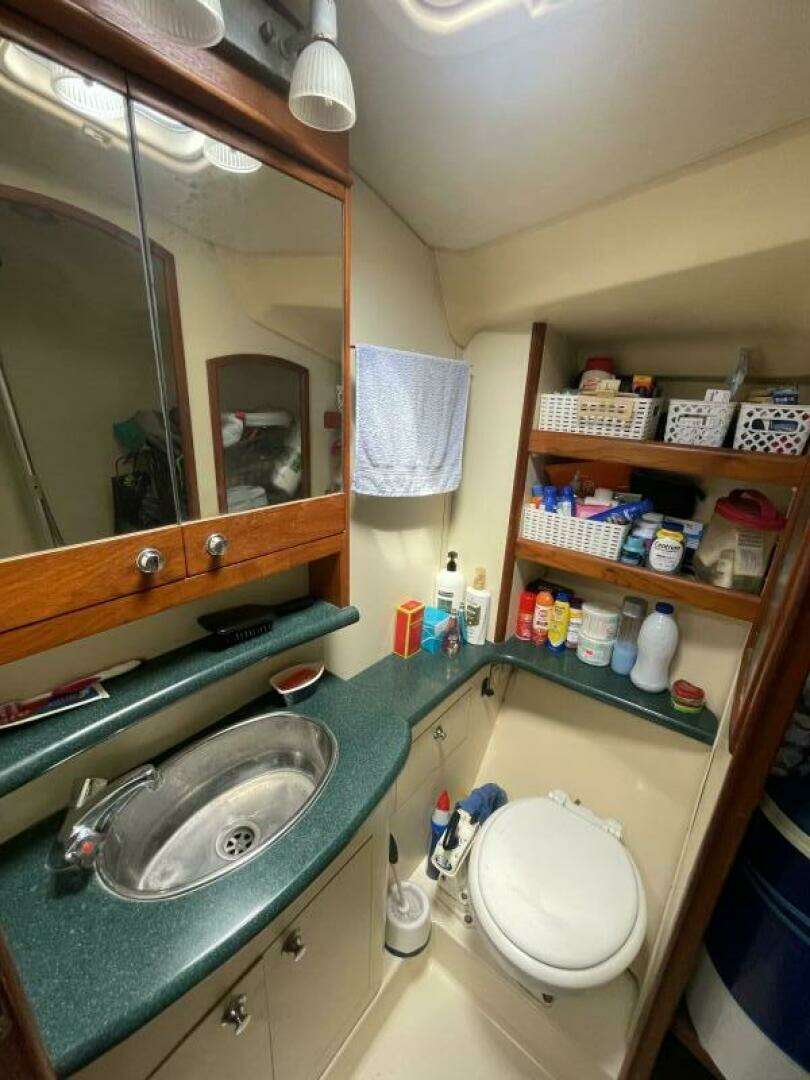 2004 Hunter 44 Aft Cockpit - Image 23