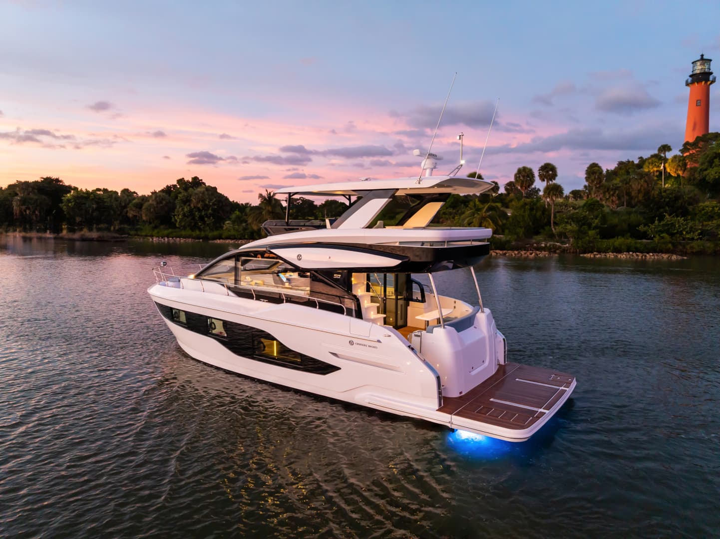 2026 Cruisers Yachts 50 FLY - Image 7