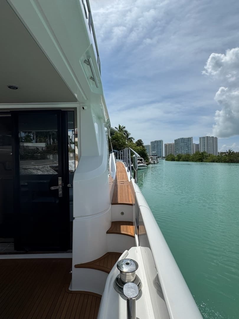 2021 Azimut 55 Fly - Image 10