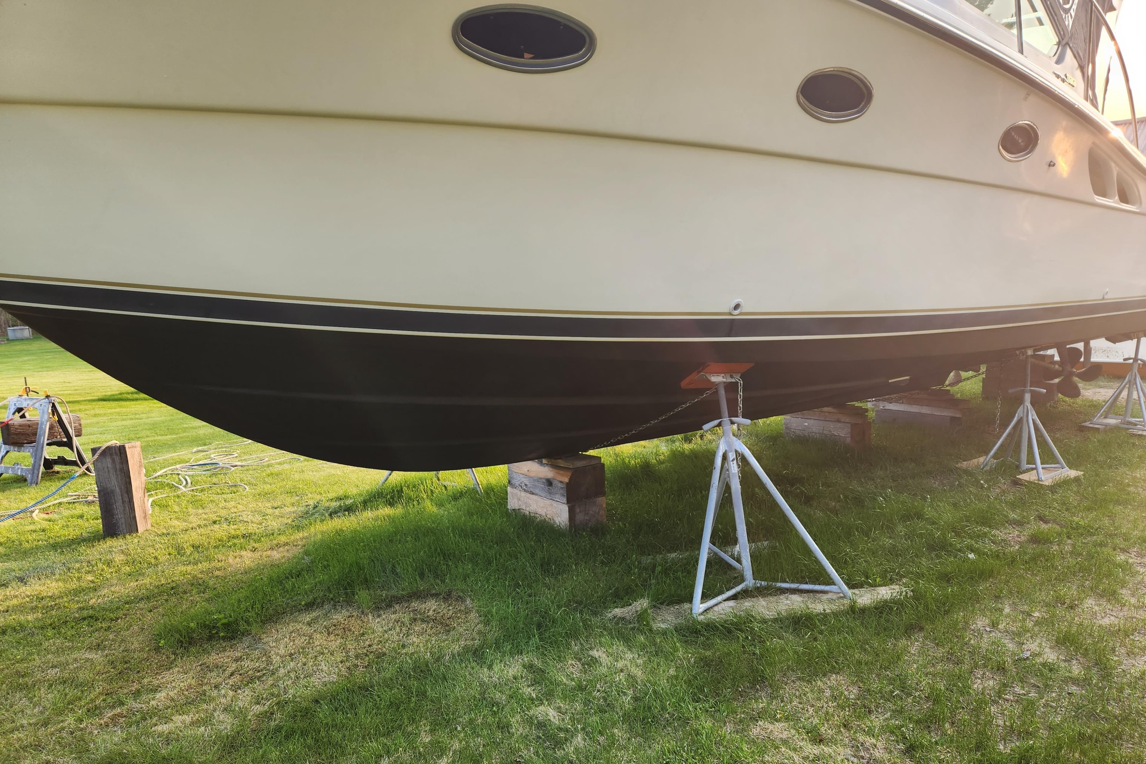 1998 Tiara Yachts 3500 Open on stands, showcasing hull design and structure.