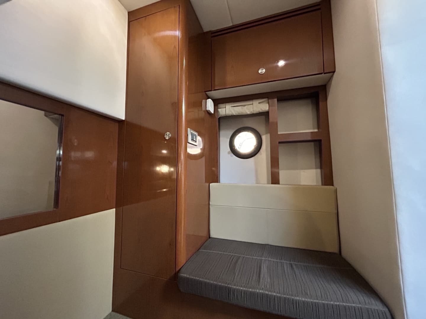 2014 Sea Ray 350 Sundancer - Image 15