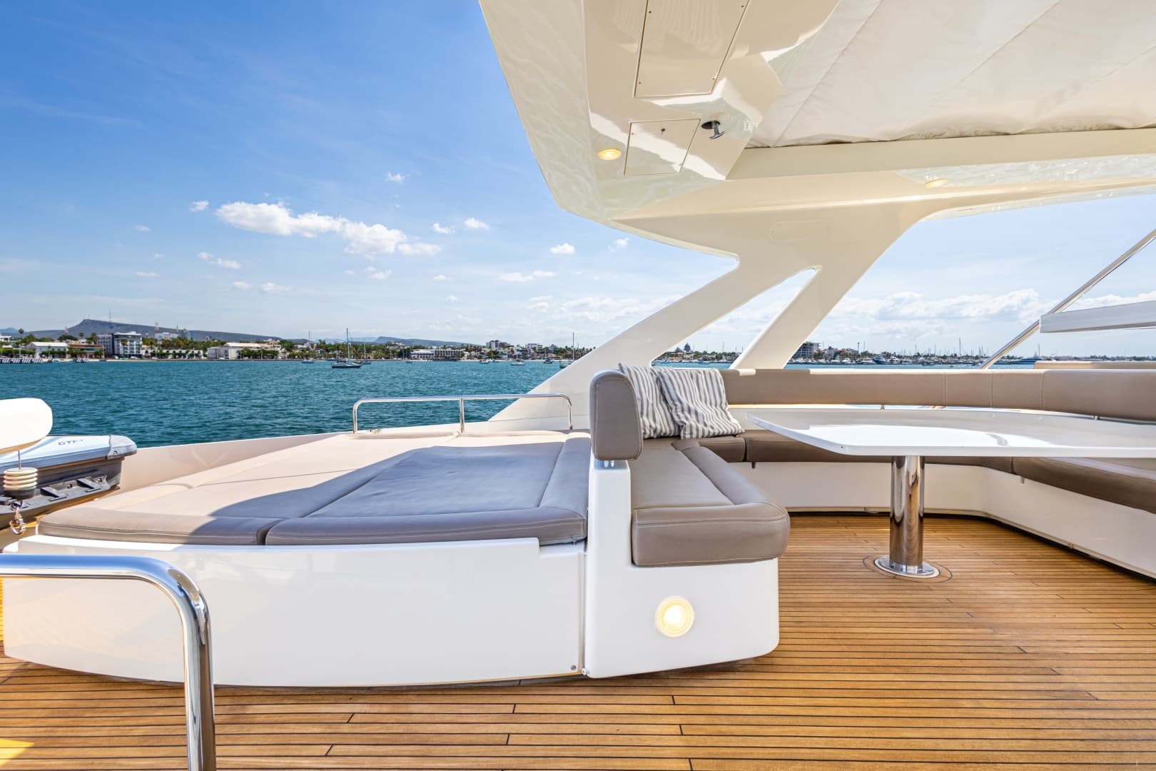2013 Ferretti Yachts F800 - Image 13