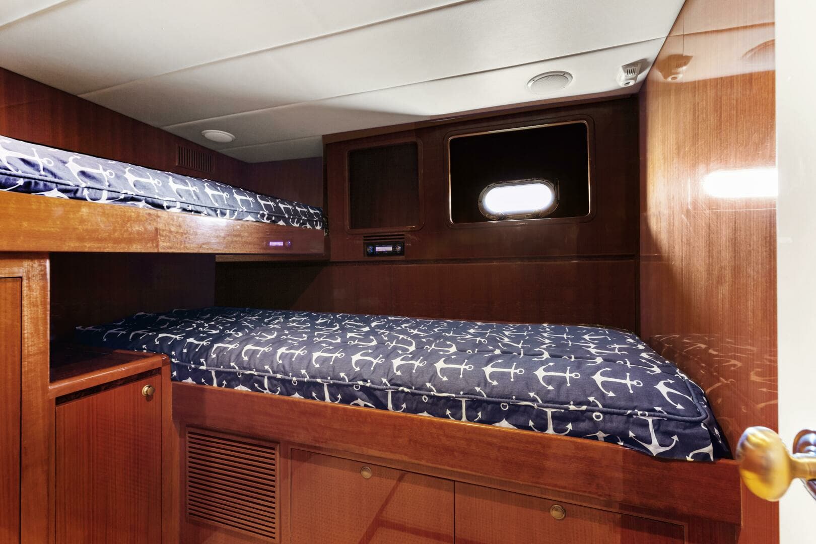 2007 Hampton Cockpit Motoryacht - Image 24
