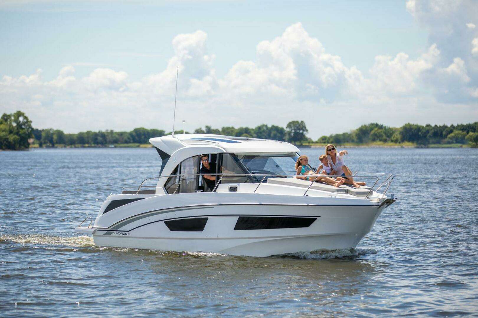 2026 Beneteau Antares 9 - Image 6
