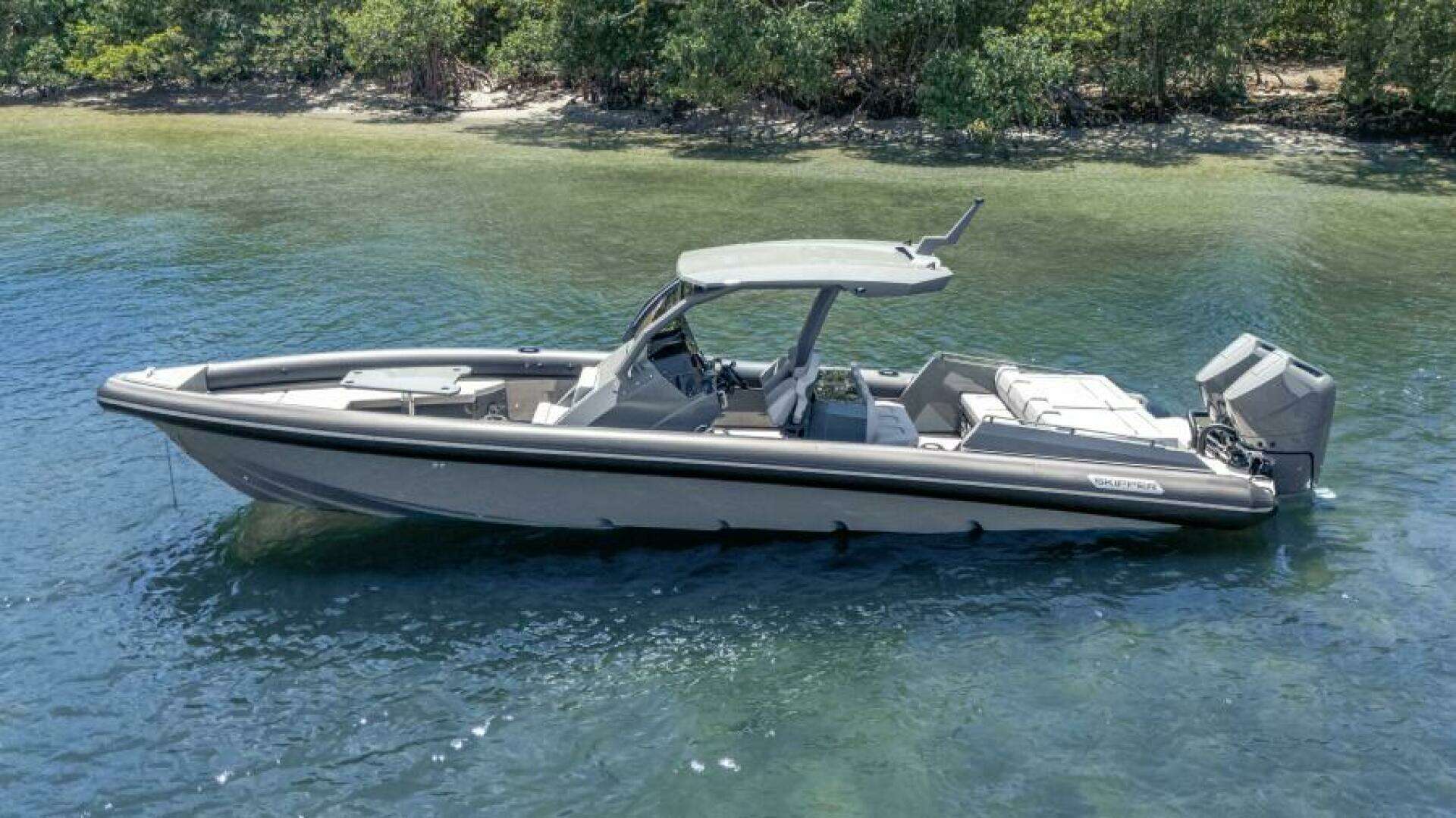 2025 Skipper 38 Sunbed - Image 9