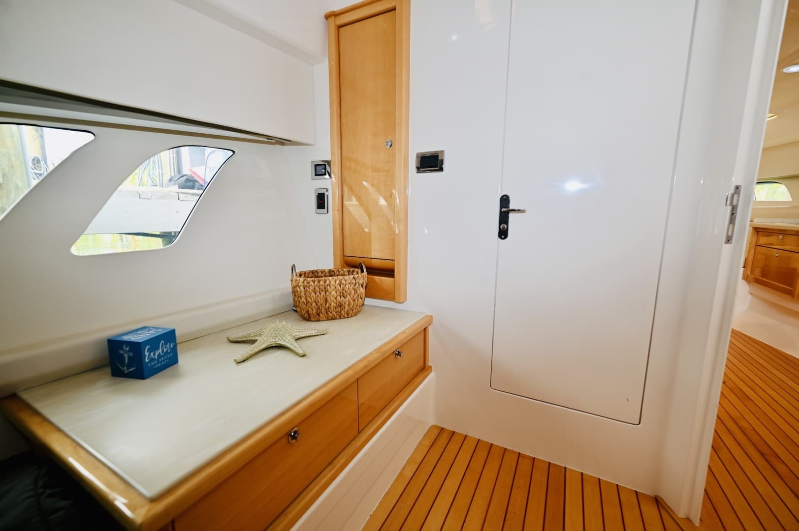 2019 Intrepid 475 Sport Yacht - Image 25