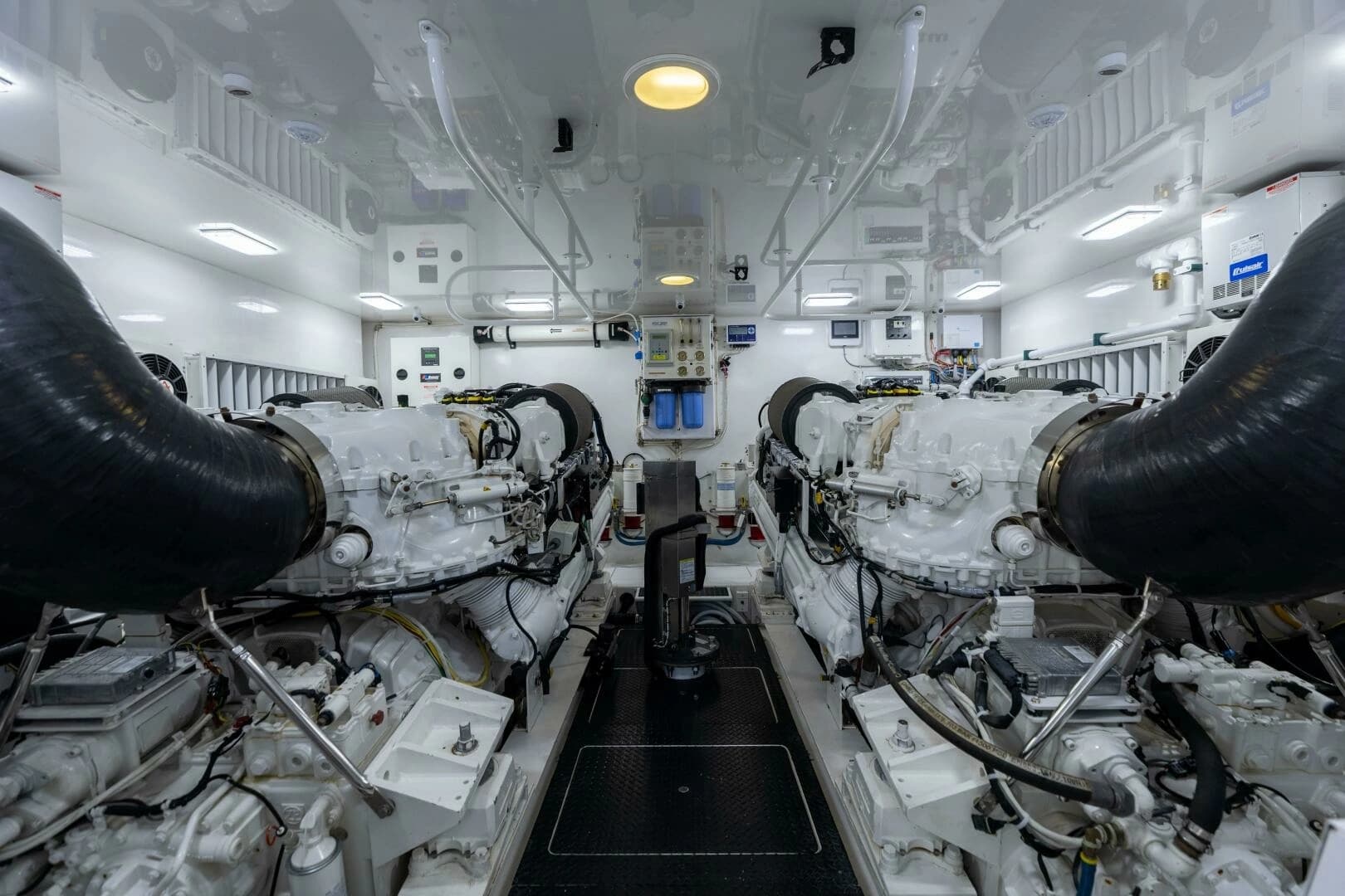 2013 Viking 76 Convertible - Image 82