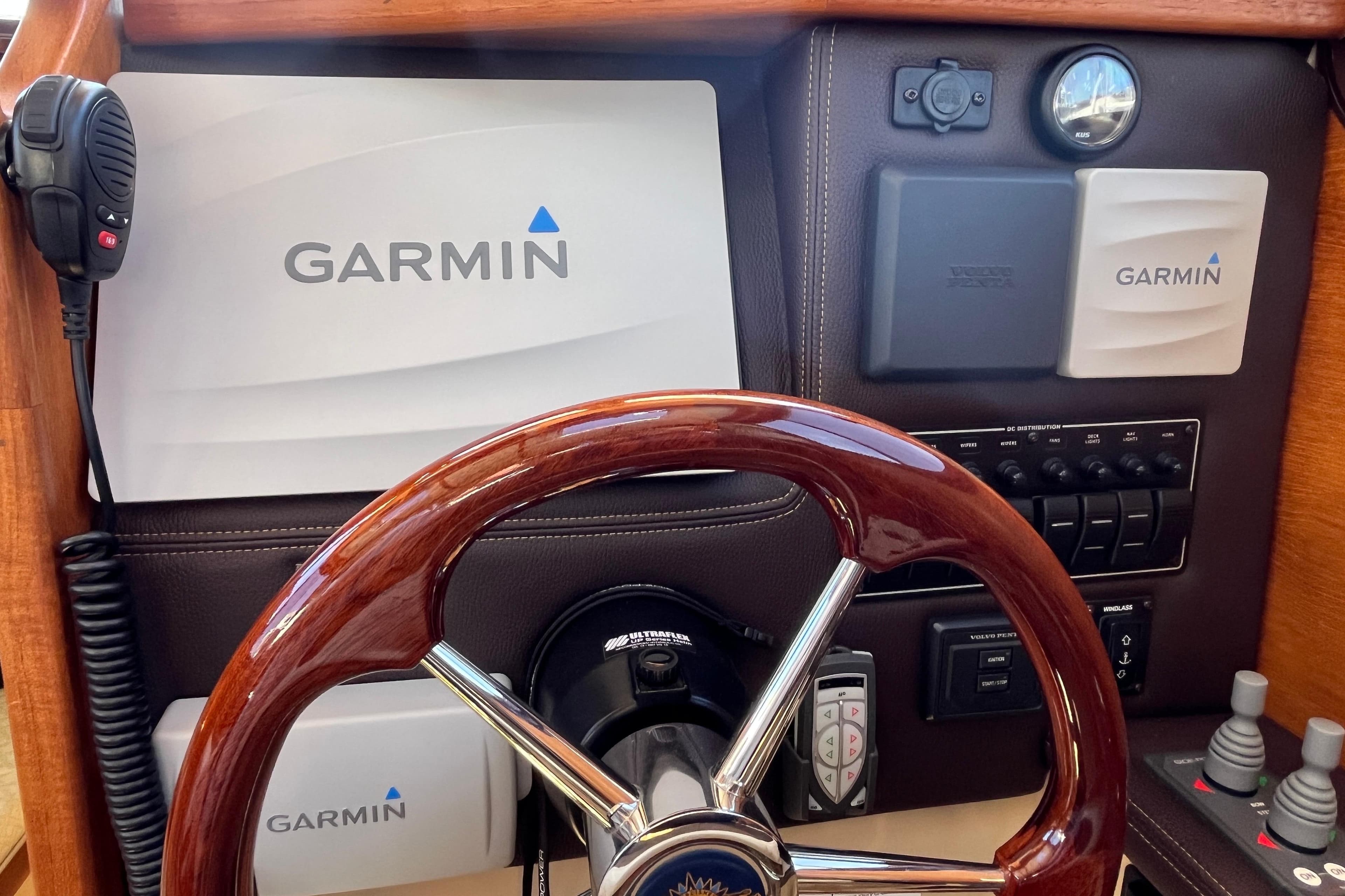 Steering wheel and Garmin navigation system on 2017 Ranger Tugs R-27 boat dashboard.
