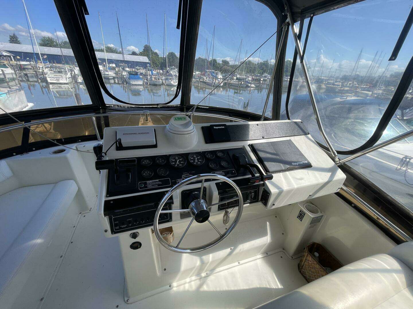 1994 Silverton 34 Motor Yacht - Image 11