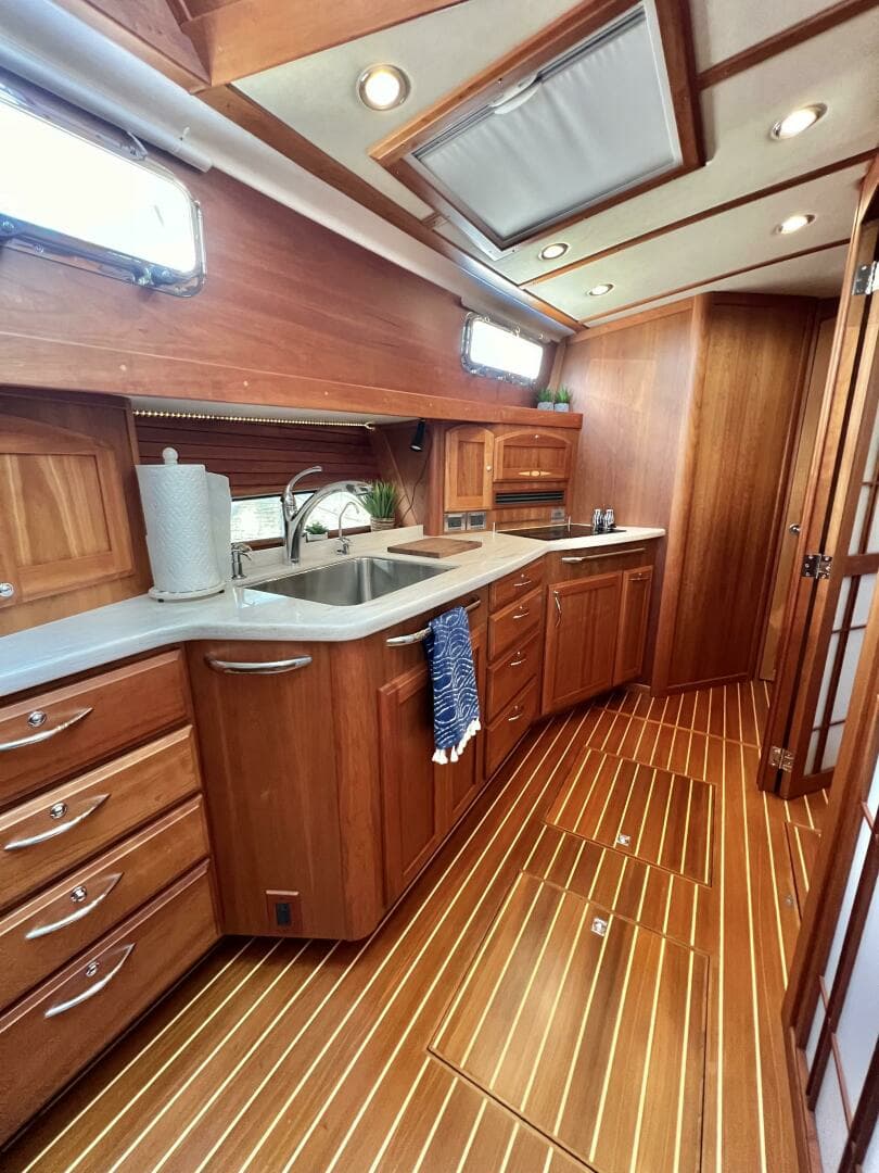 2017 Sabre 48 Salon Express - Image 21
