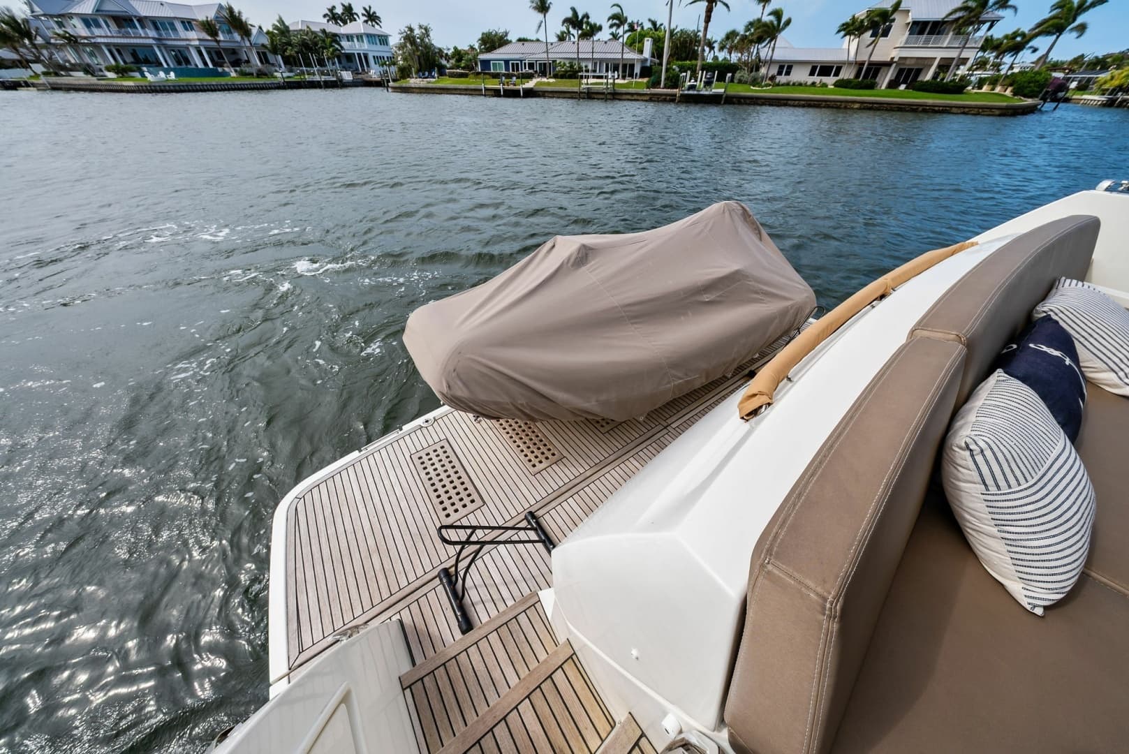 2015 Prestige 550 - Image 12