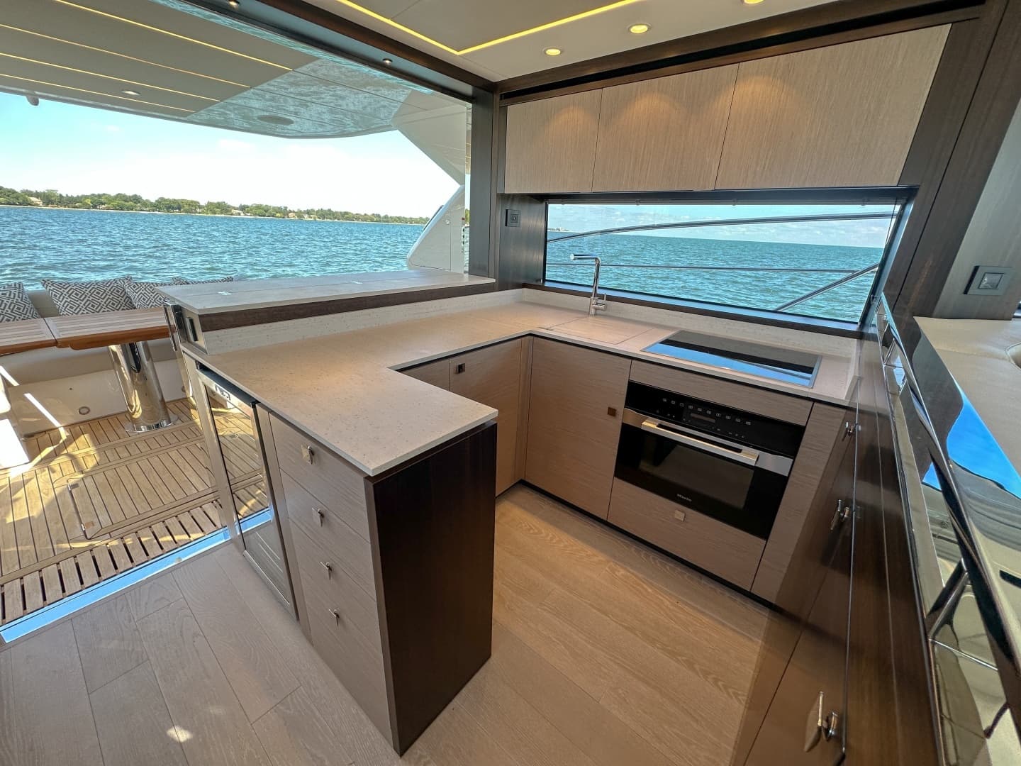 2024 Sunseeker 55 Manhattan - Image 42