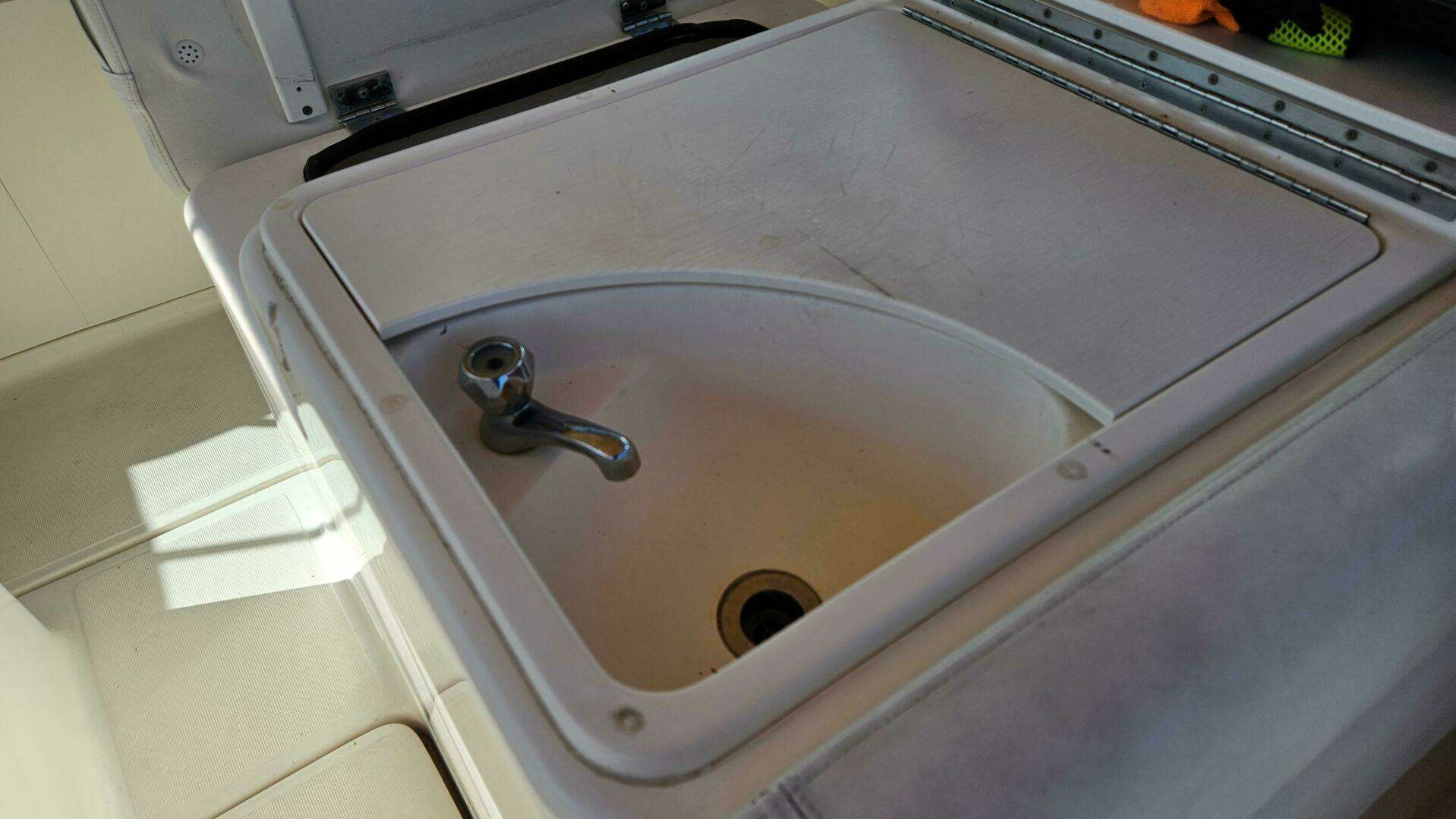 2006 Tiara Yachts 2900 Coronet - Image 11