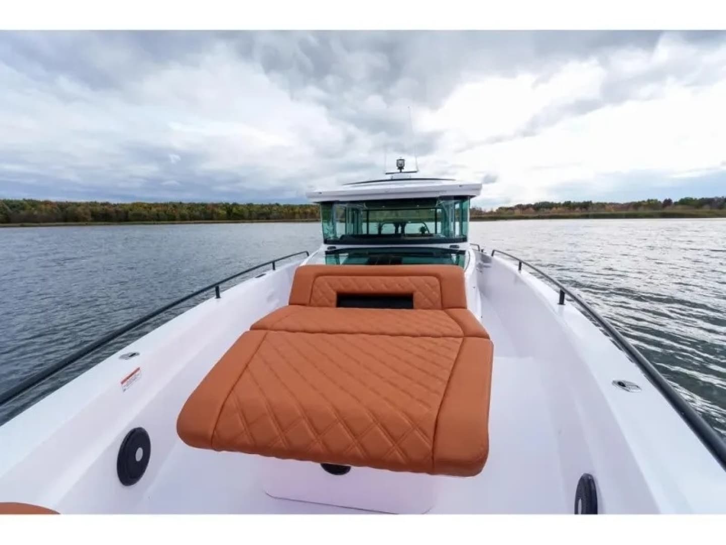 2022 Axopar 37 XC CROSS CABIN - Image 36