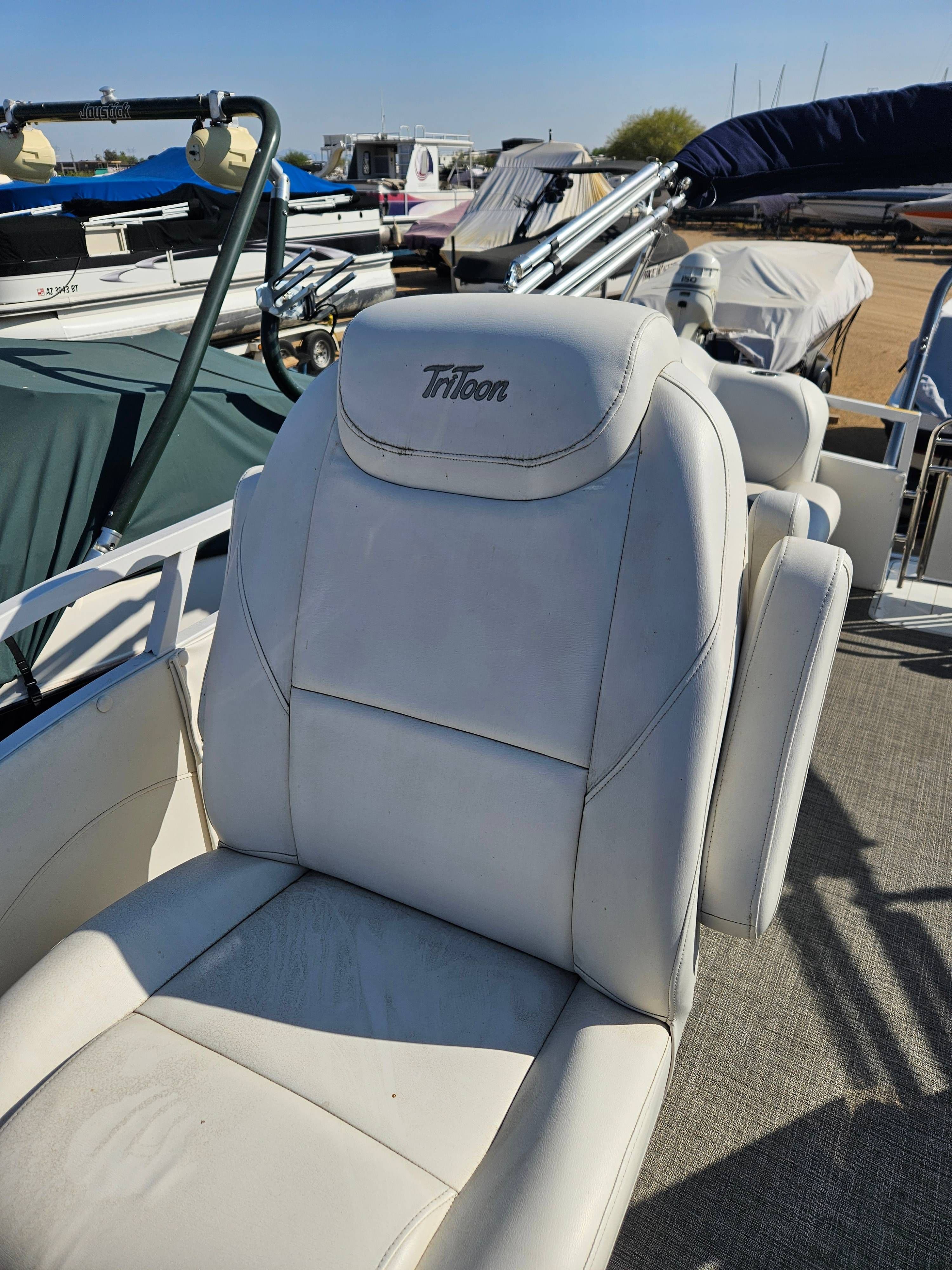2017 JC Tritoon 28TT - 3
