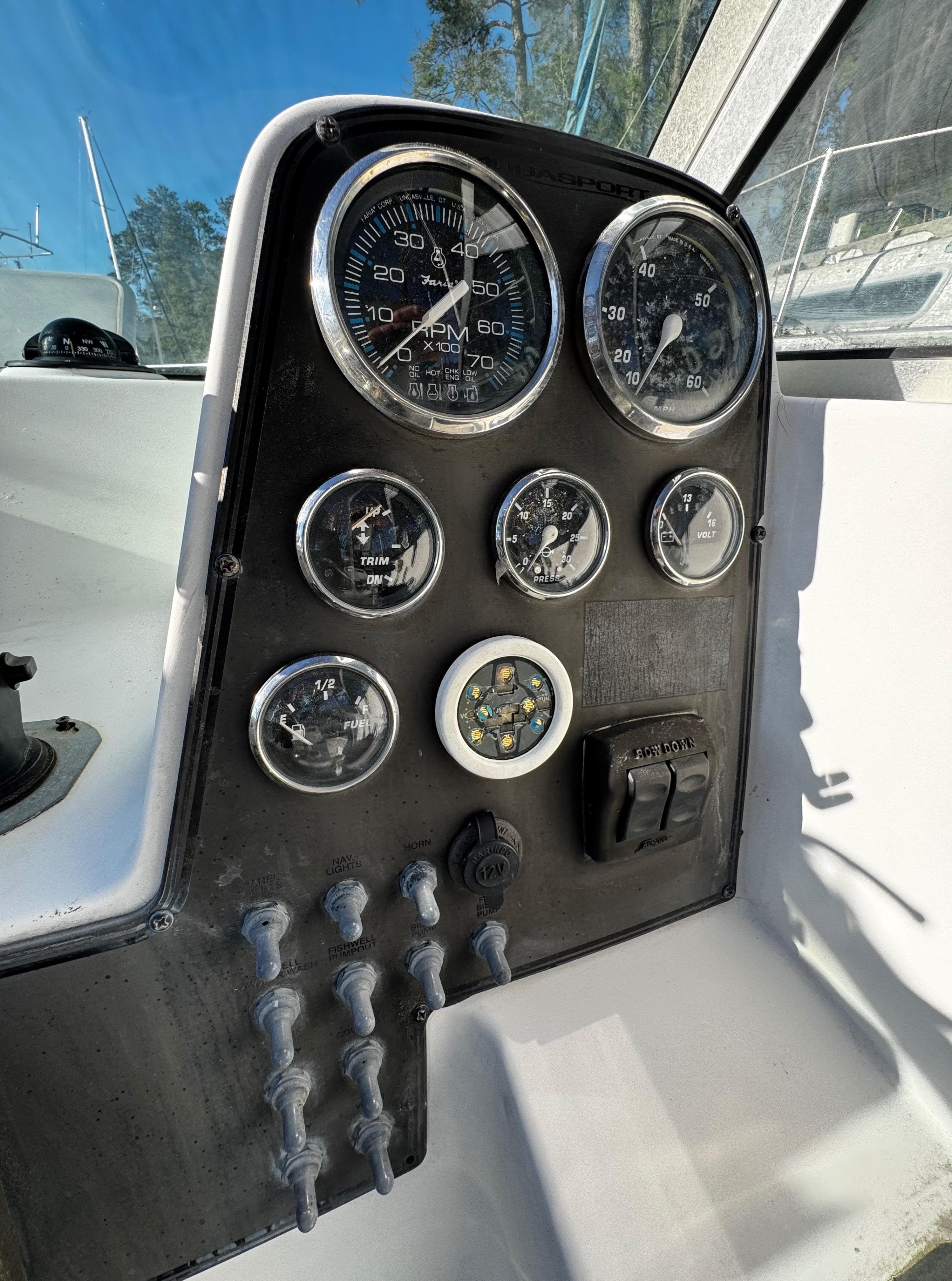 2001 Aquasport 215 Explorer