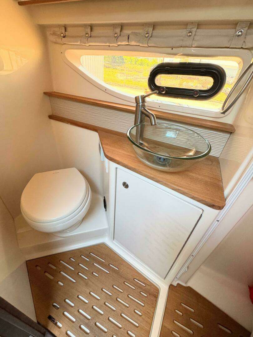 2019 Sea Ray 350 Sundancer - Image 27
