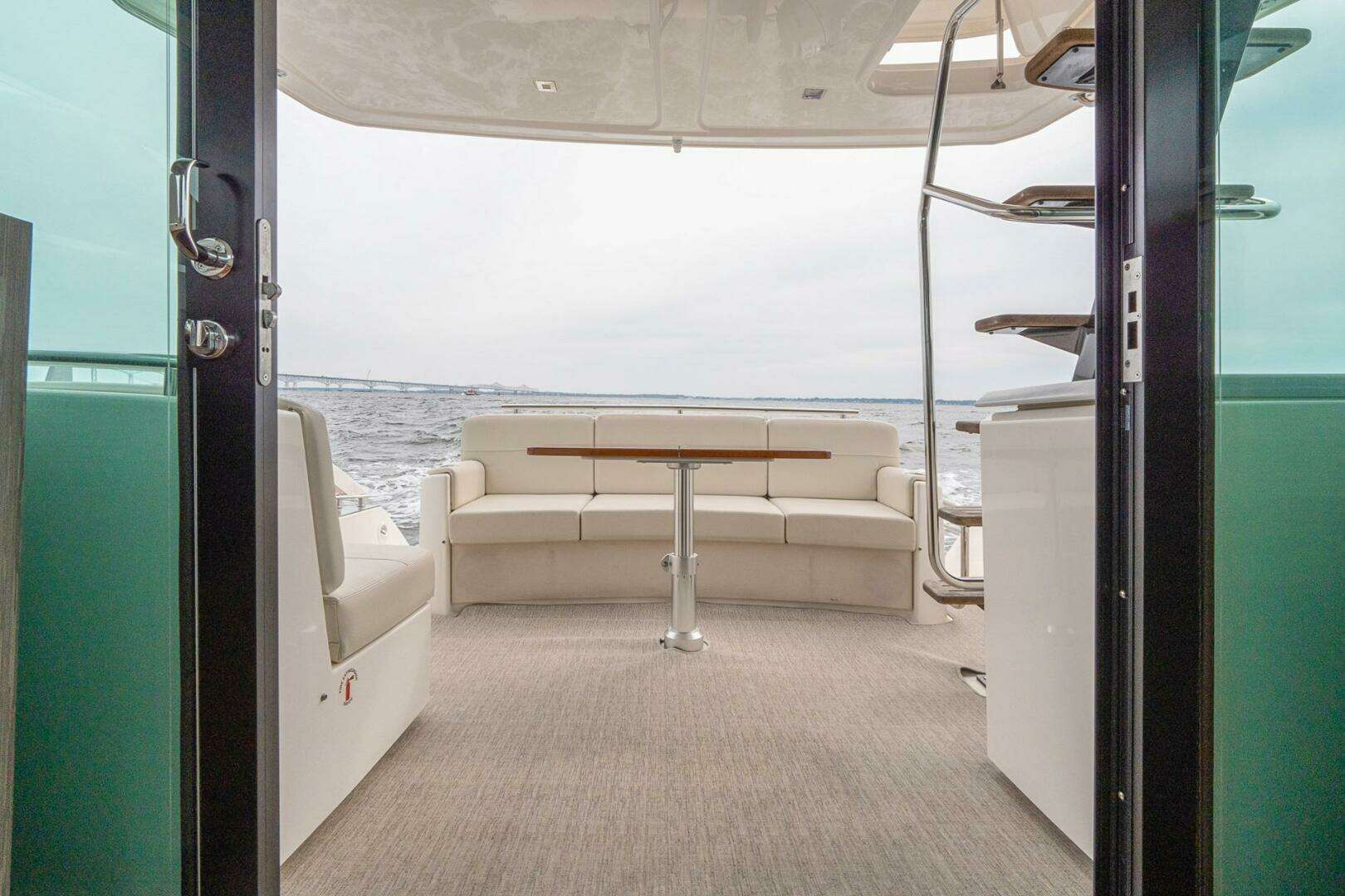 2021 Tiara Yachts 4400 Flybridge - Image 12