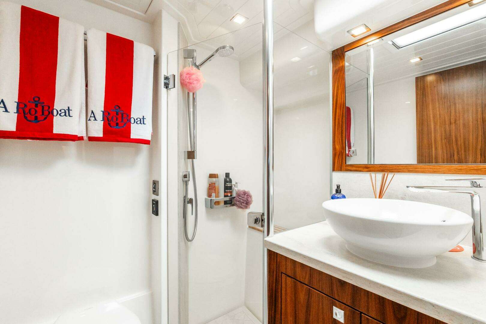2019 Riviera 4800 Sport Yacht - Image 60