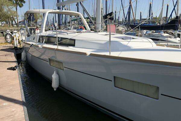2017 Beneteau Oceanis 38 Weekender - Image 1