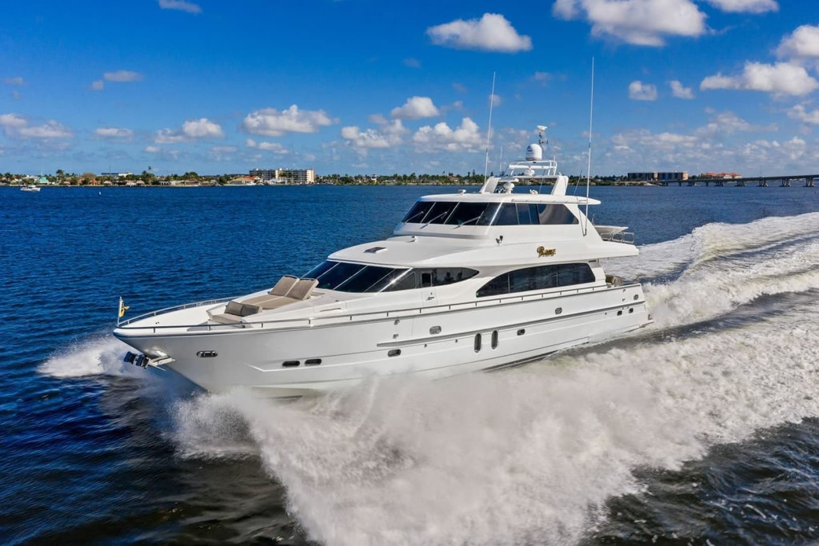 2005 Horizon 82 - Image 3
