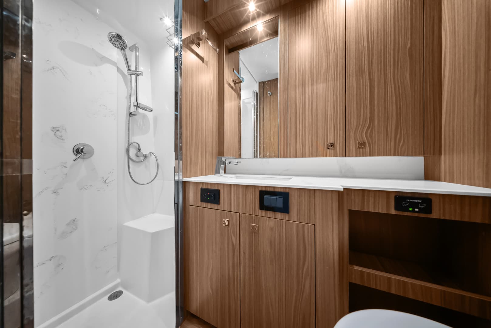 2025 Cruisers Yachts 50 Cantius - Image 74