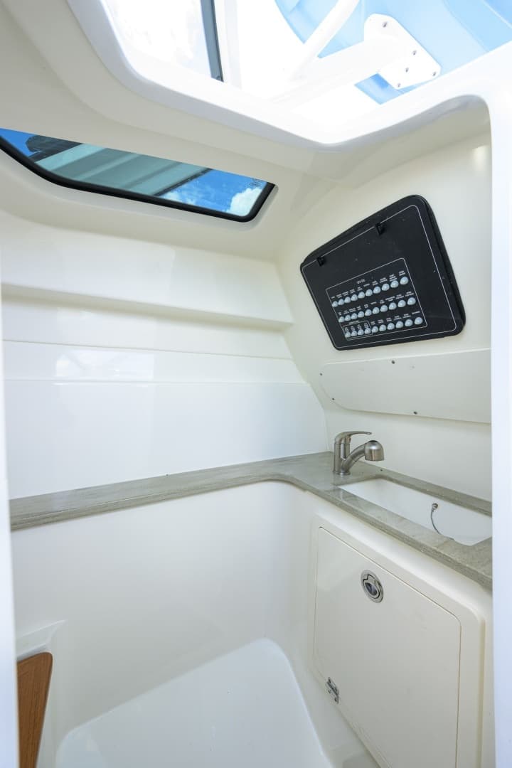 2023 Boston Whaler Vantage - Image 46