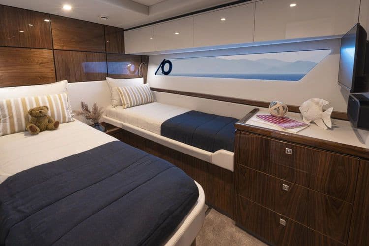 2026 Riviera 5600 Sport Yacht Platinum Edition - Image 18