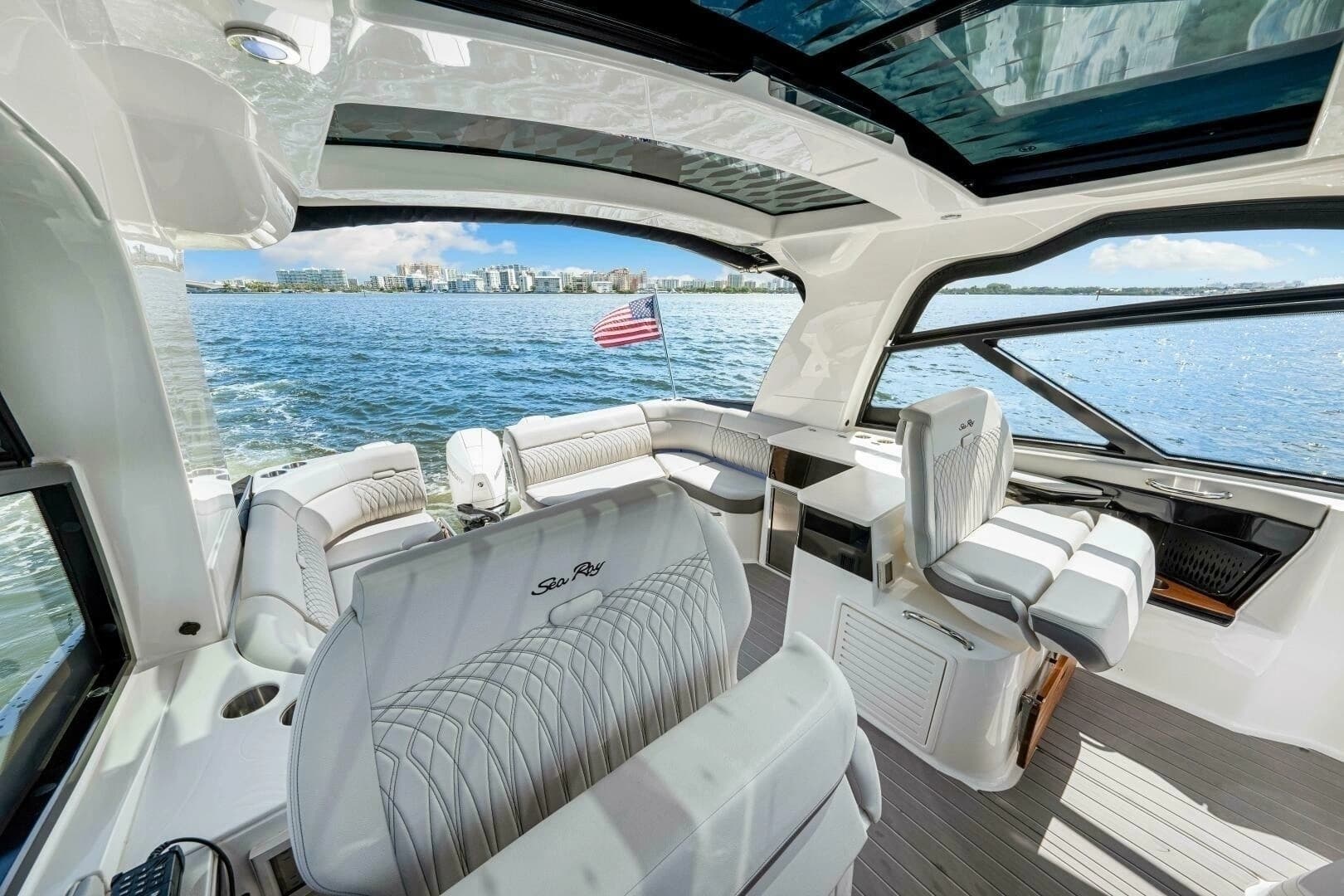 2022 Sea Ray 370 Sundancer - Image 12