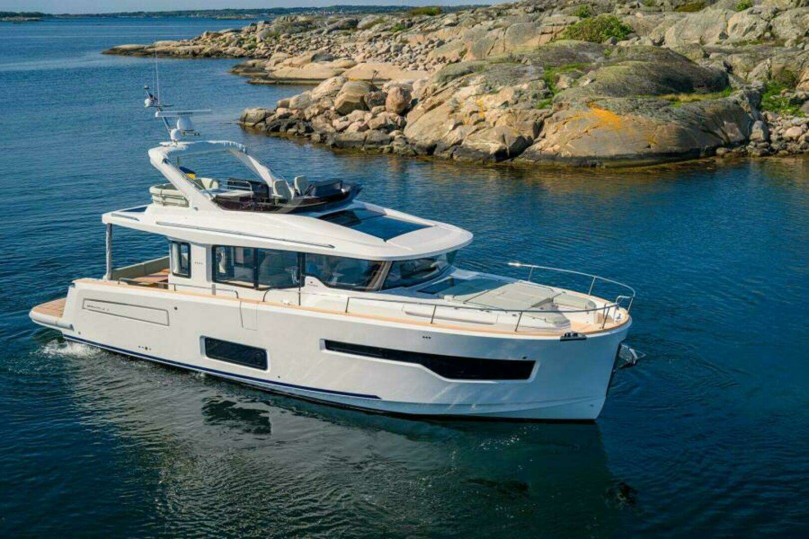 2027 Nimbus 495 Flybridge - Image 2