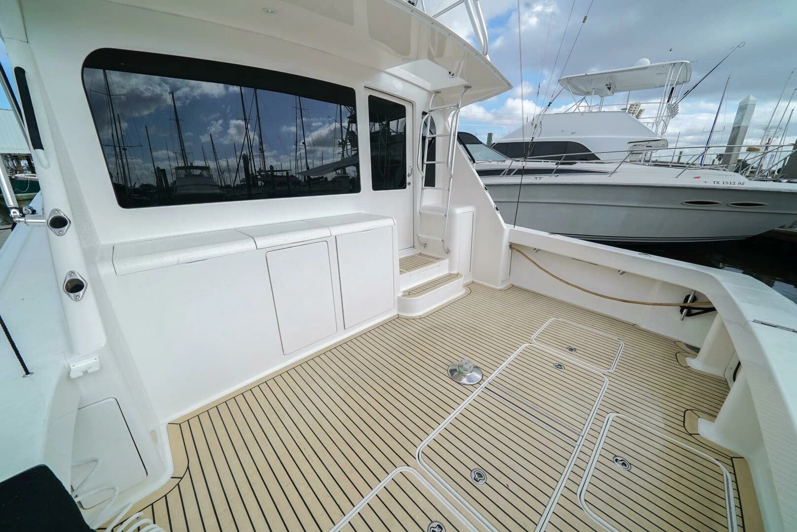 2007 Viking 45 Convertible - Image 22