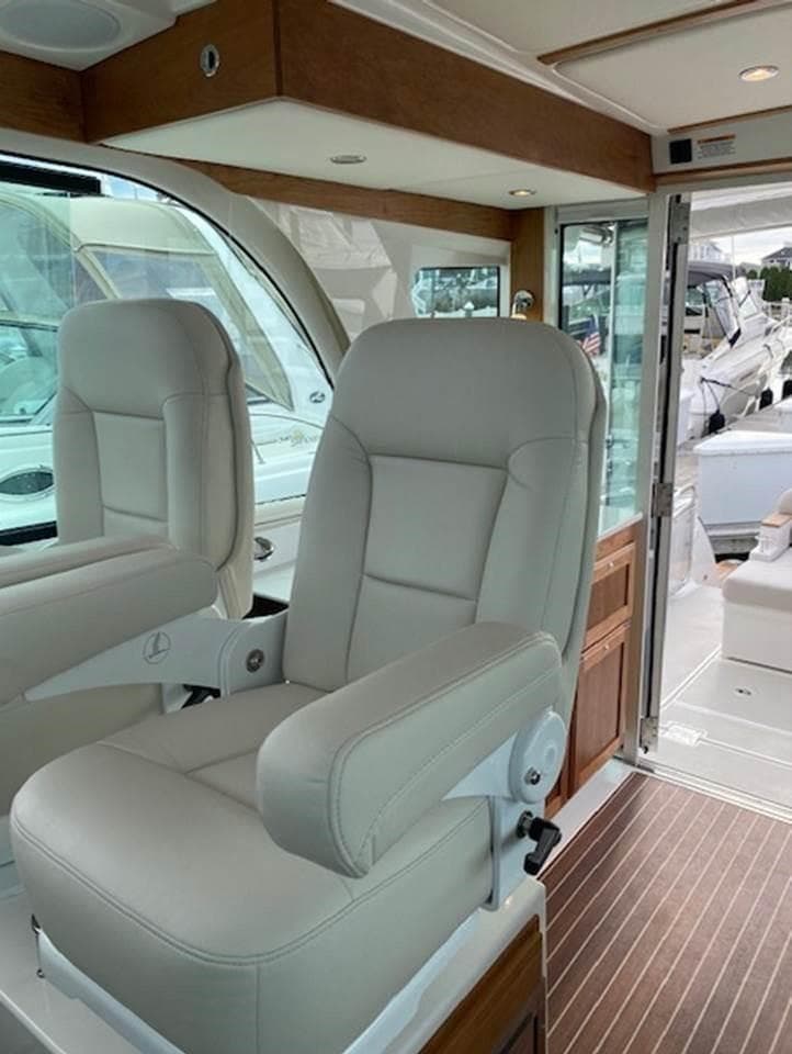 Luxury seating on the 2025 Back Cove 39O yacht, featuring plush leather captain's chairs.