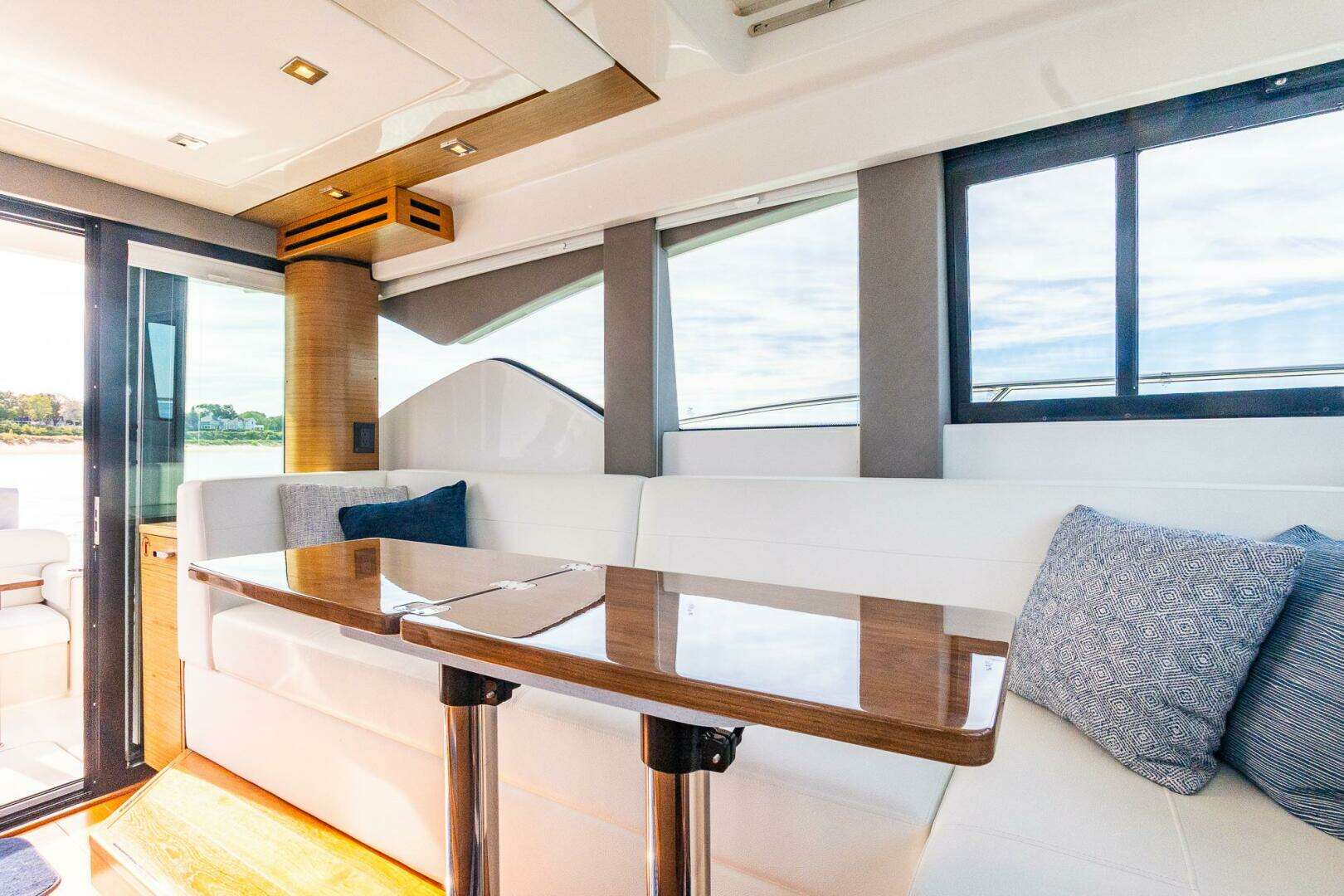 2022 Tiara Yachts 39 Coupe - Image 12