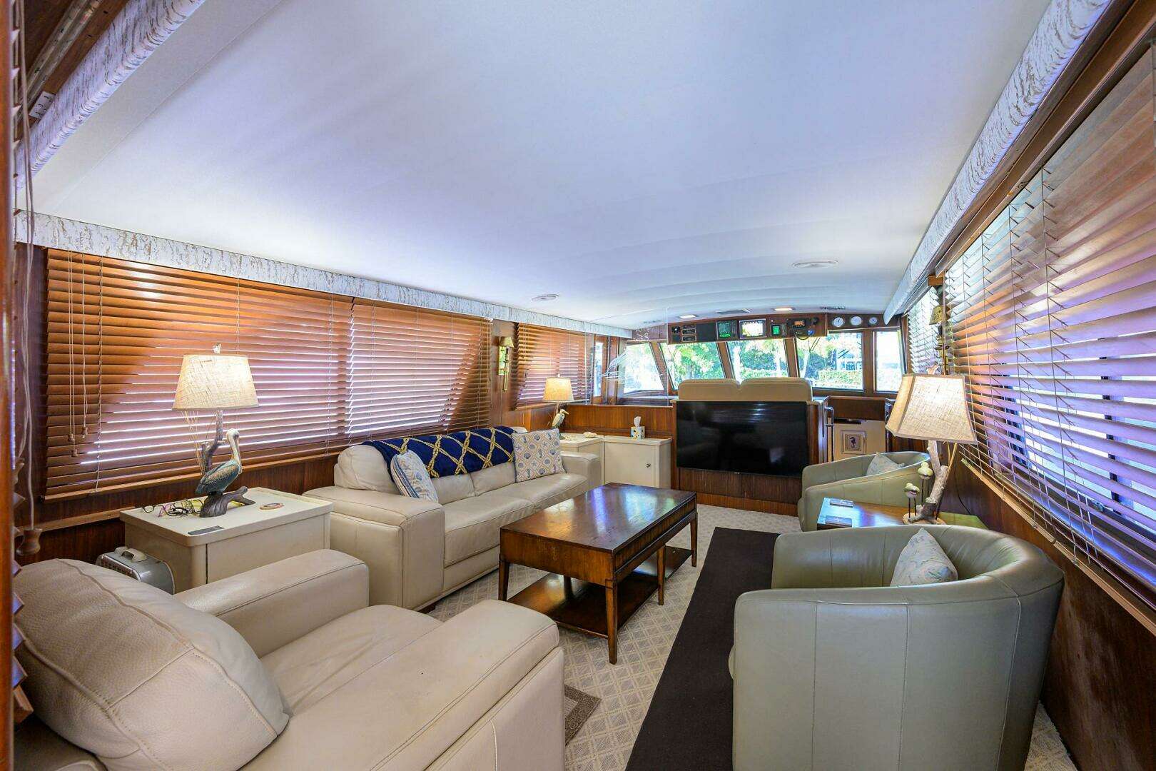 1987 Hatteras 63 Motor Yacht - Image 2