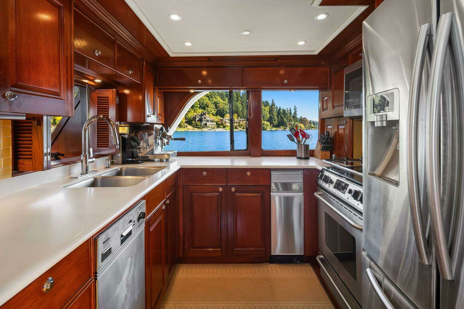 2001 Rayburn Custom Yachts Flush Deck - Image 12