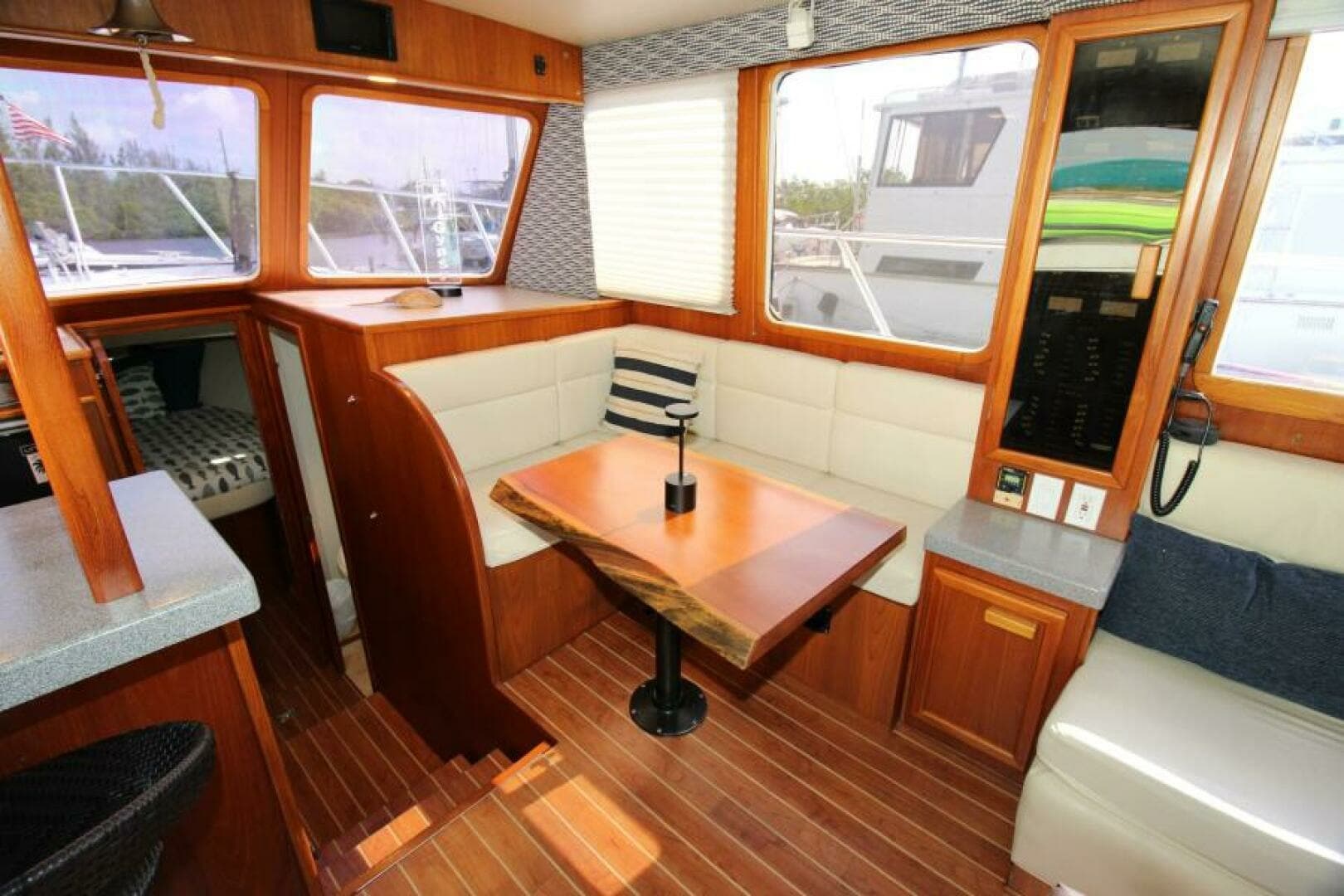 2000 Ricker 42 Classic - Image 30