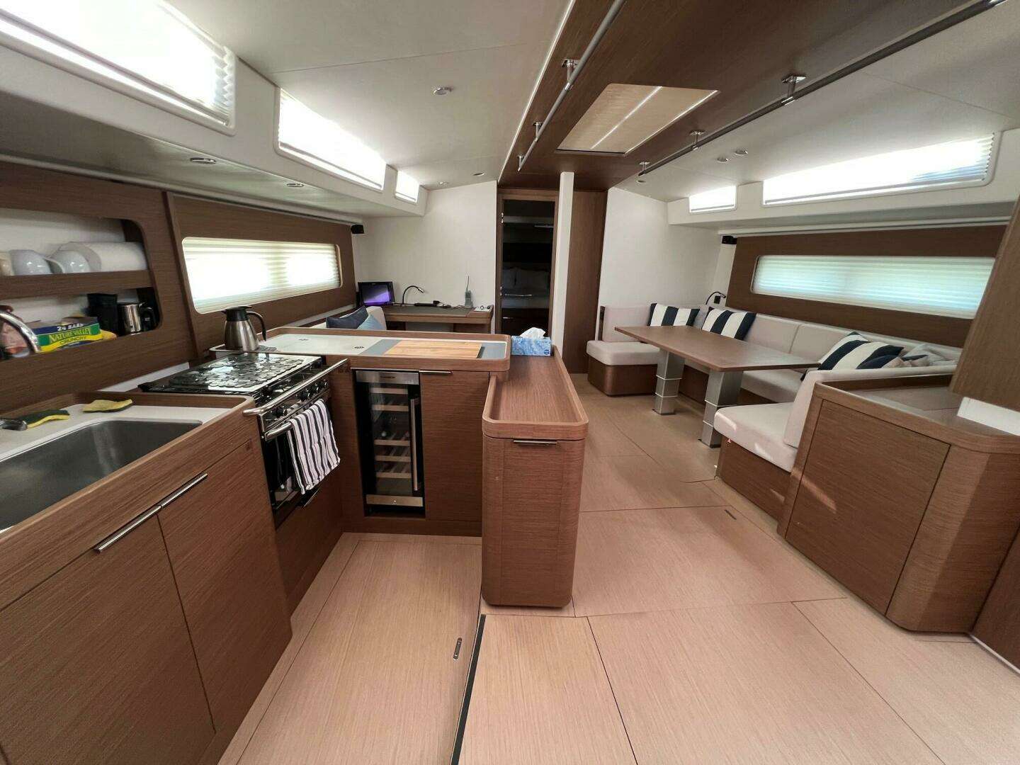 2022 Beneteau Oceanis Yacht - Image 5