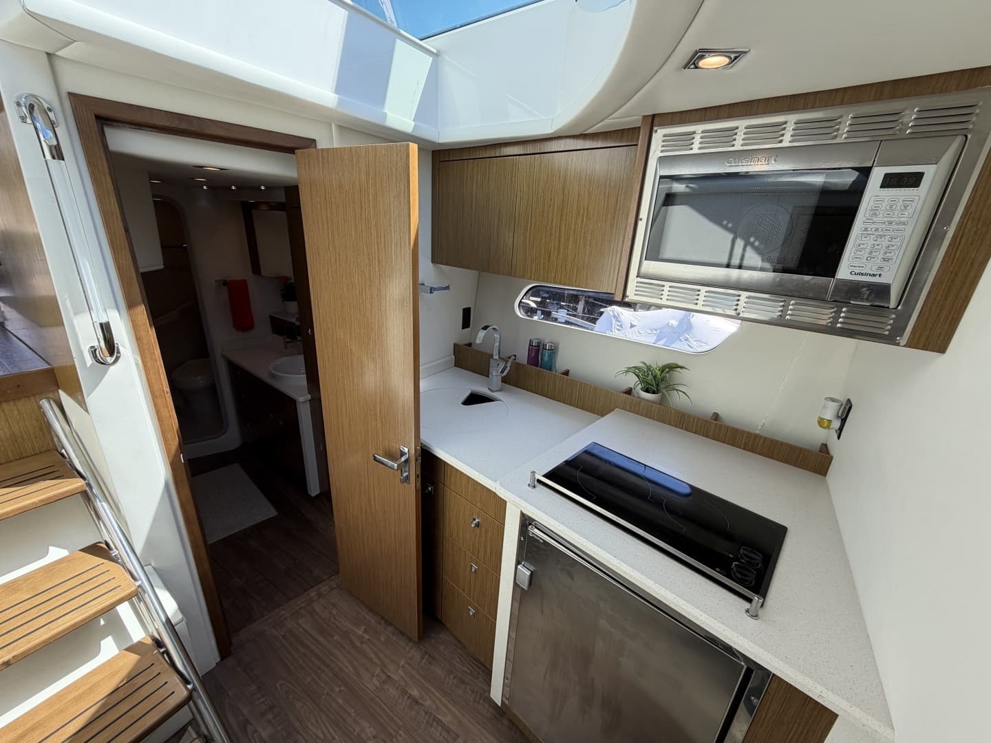 2016 Cruisers Yachts 41 Cantius - Image 22