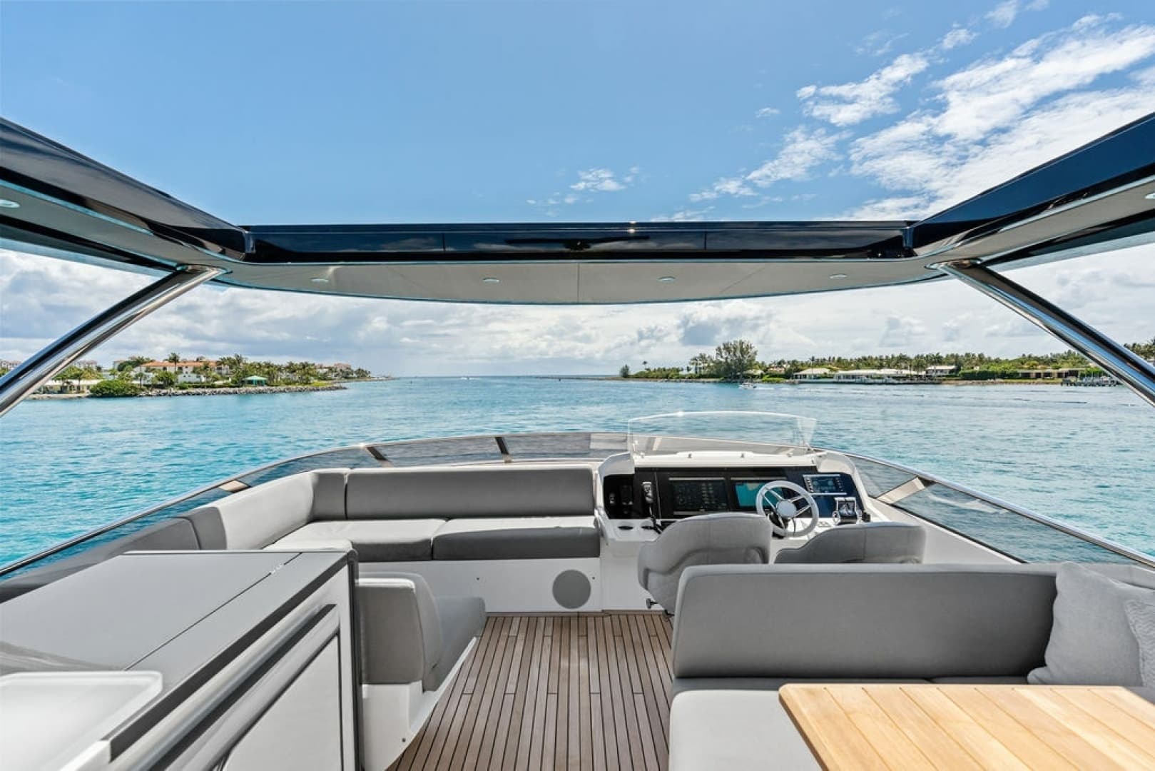 2026 Sunseeker 88 Yacht - Image 28