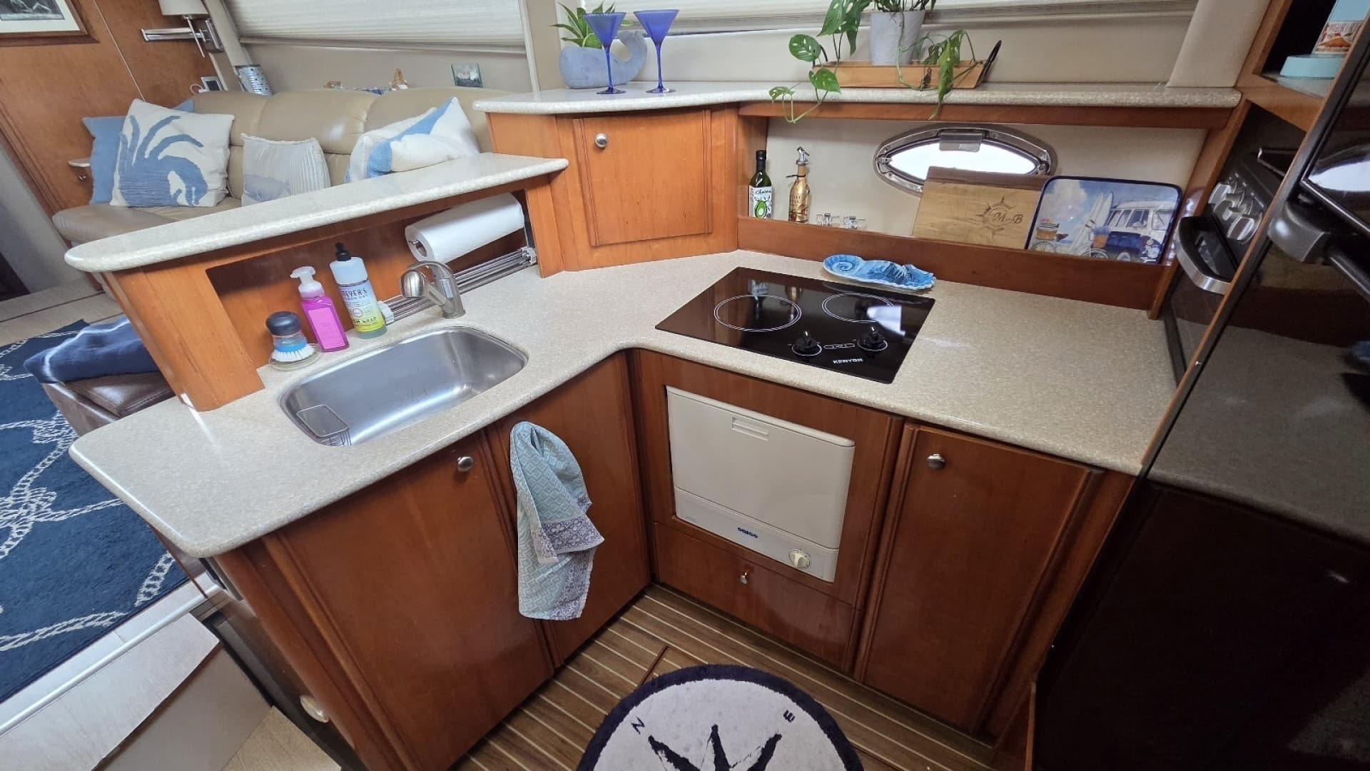 2004 Meridian 459 Aft Cabin Cockpit Motor Yacht - Image 38