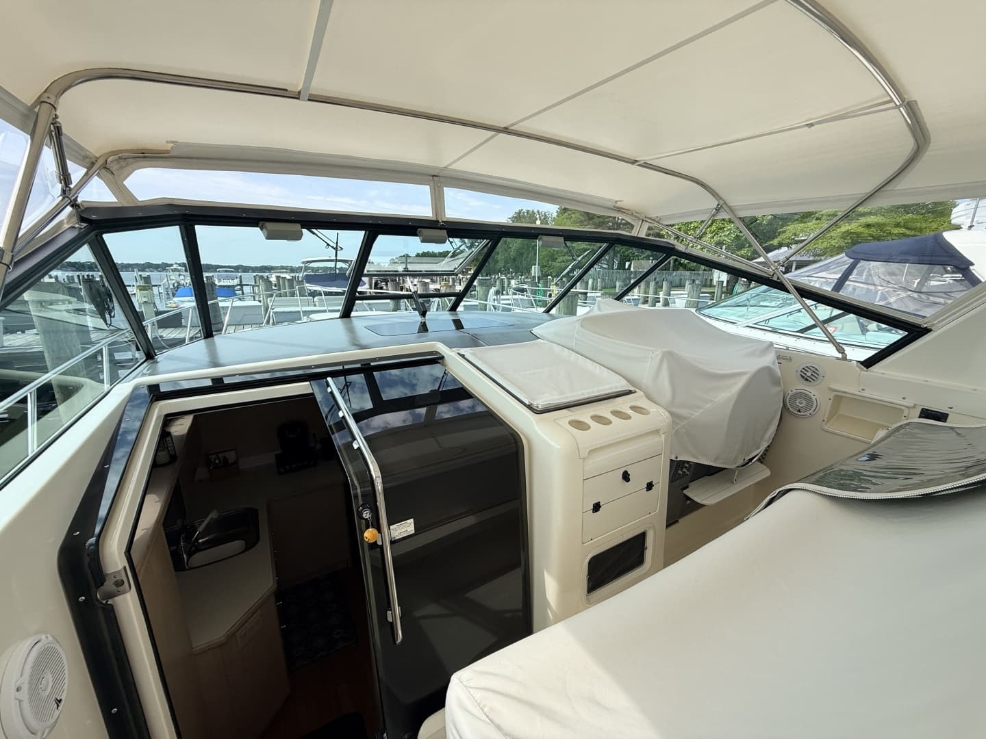 1995 Tiara Yachts 4000 Express - Image 23